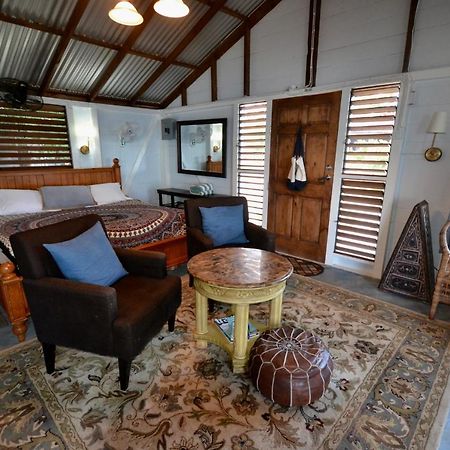 Katamah Beachfront Guesthouse Трежер-Біч Екстер'єр фото