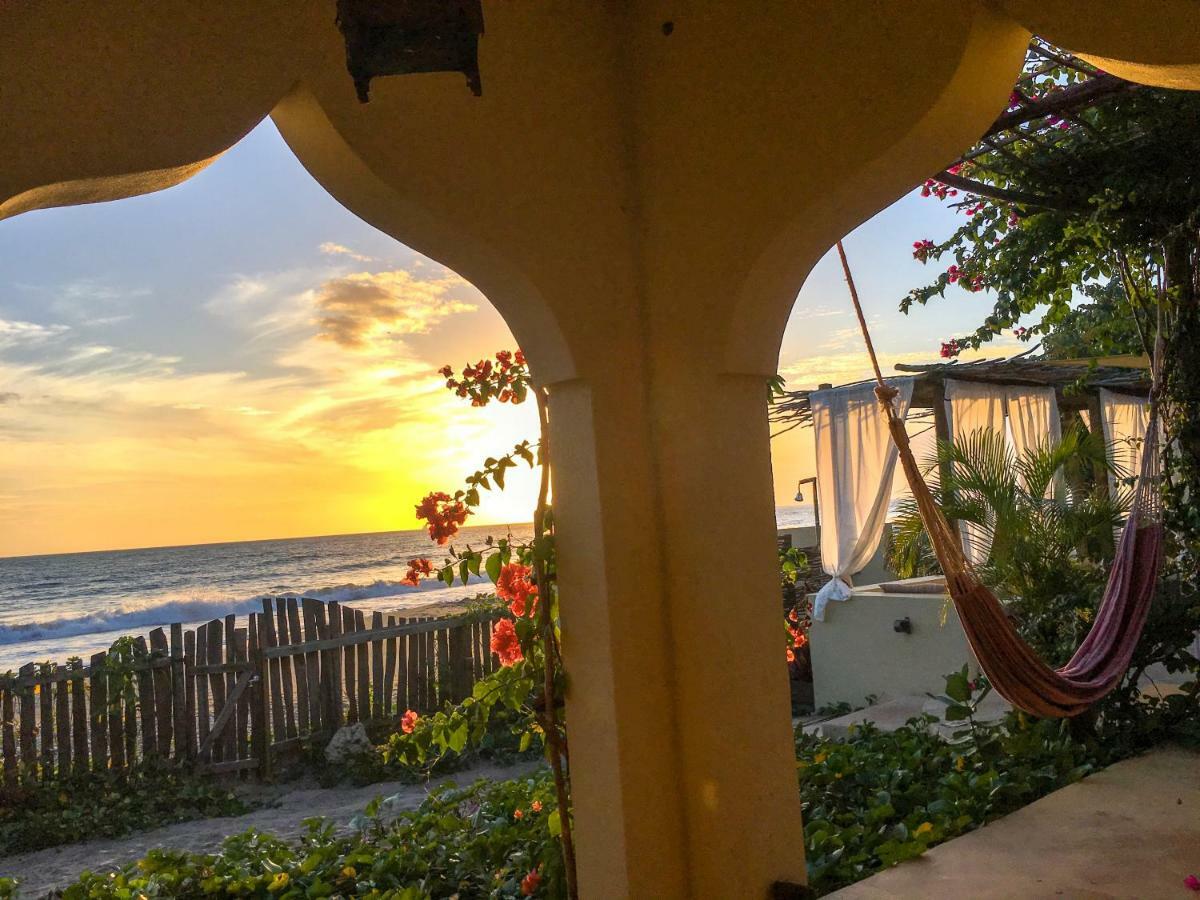 Katamah Beachfront Guesthouse Трежер-Біч Екстер'єр фото